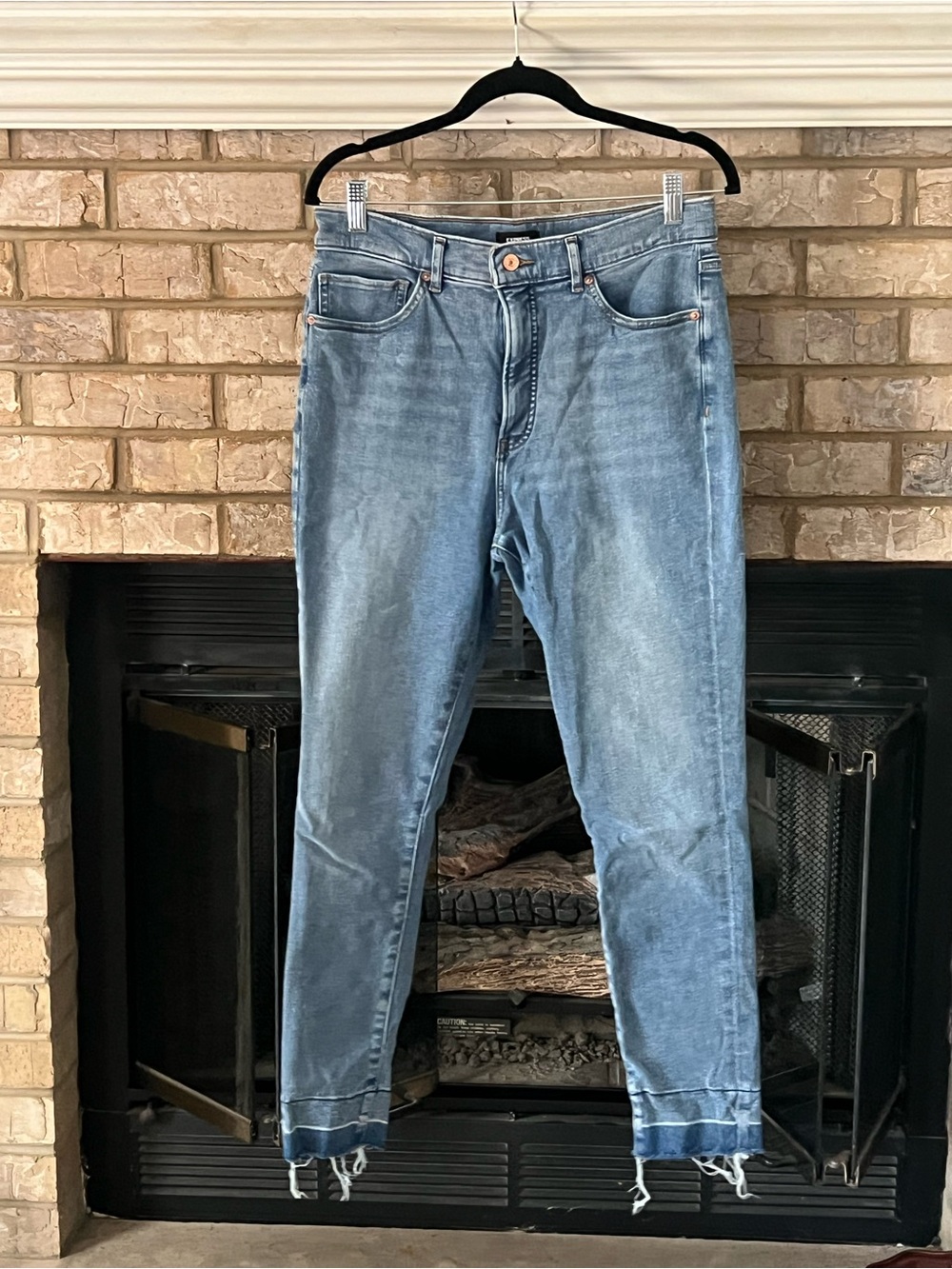 Express Women's Light Wash Cropped Jeans